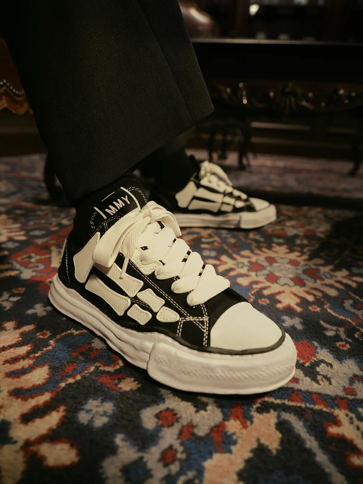 Une sneaker, deux visions : AMIRI x Maison MIHARA YASUHIRO, chapitre II