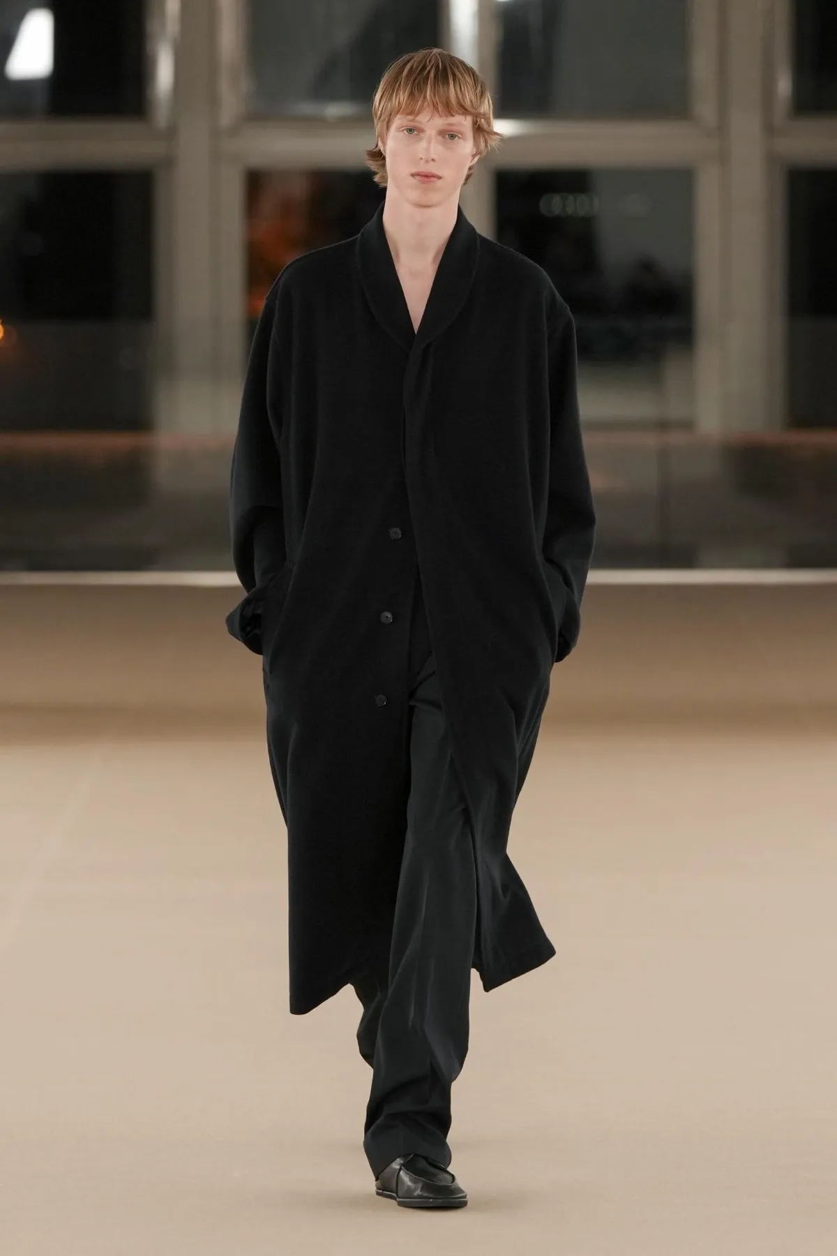 Quand AURALEE allège l’hiver 2026 : la poésie masculine selon Ryota Iwai