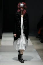 COMME des GARÇONS Homme Plus automne 2026 : l’élégance au bord de la dissolution