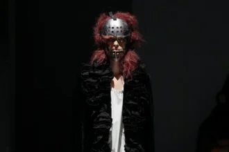 COMME des GARÇONS Homme Plus automne 2026 : l’élégance au bord de la dissolution