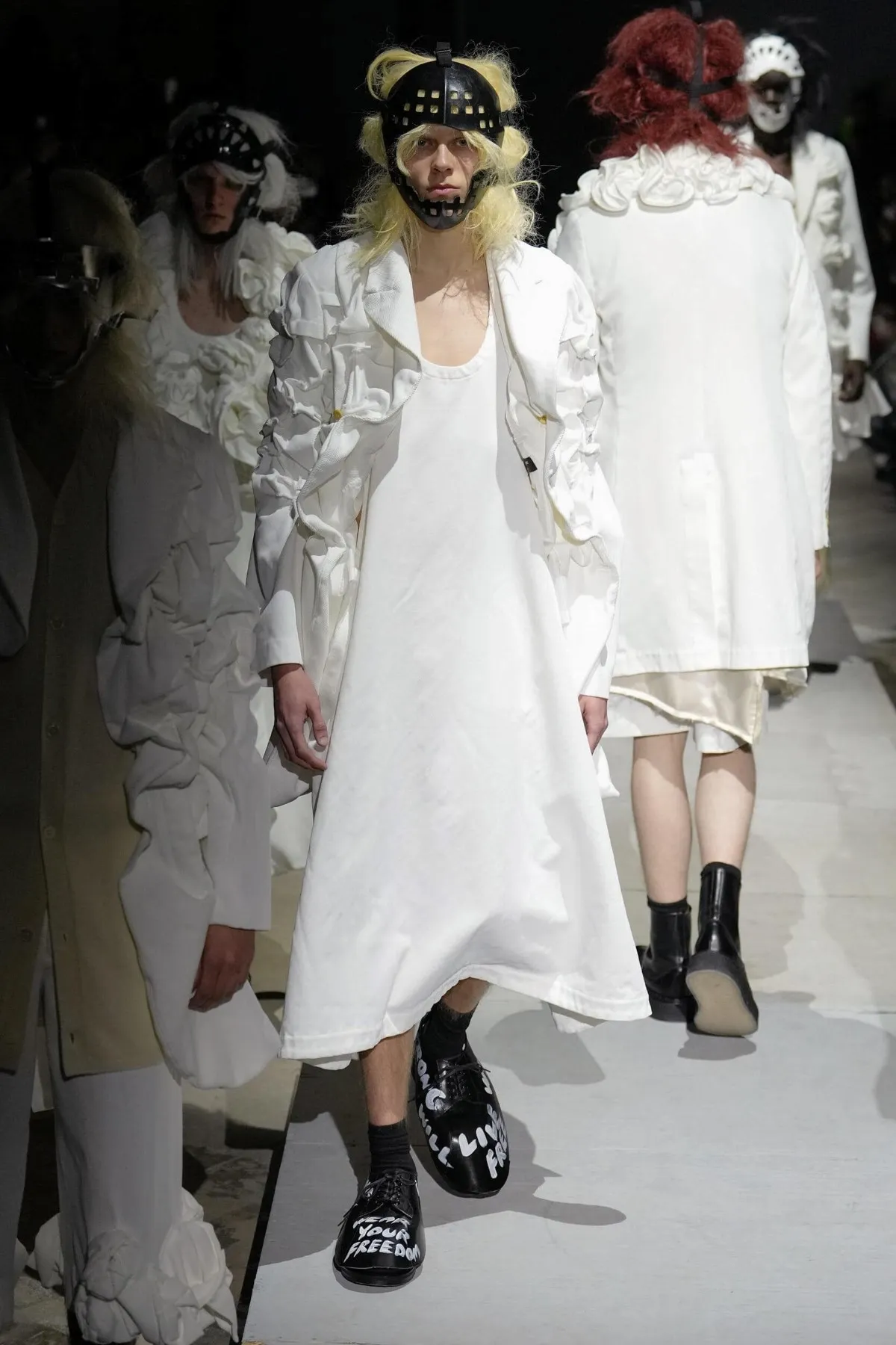 COMME des GARÇONS Homme Plus automne 2026 : l’élégance au bord de la dissolution