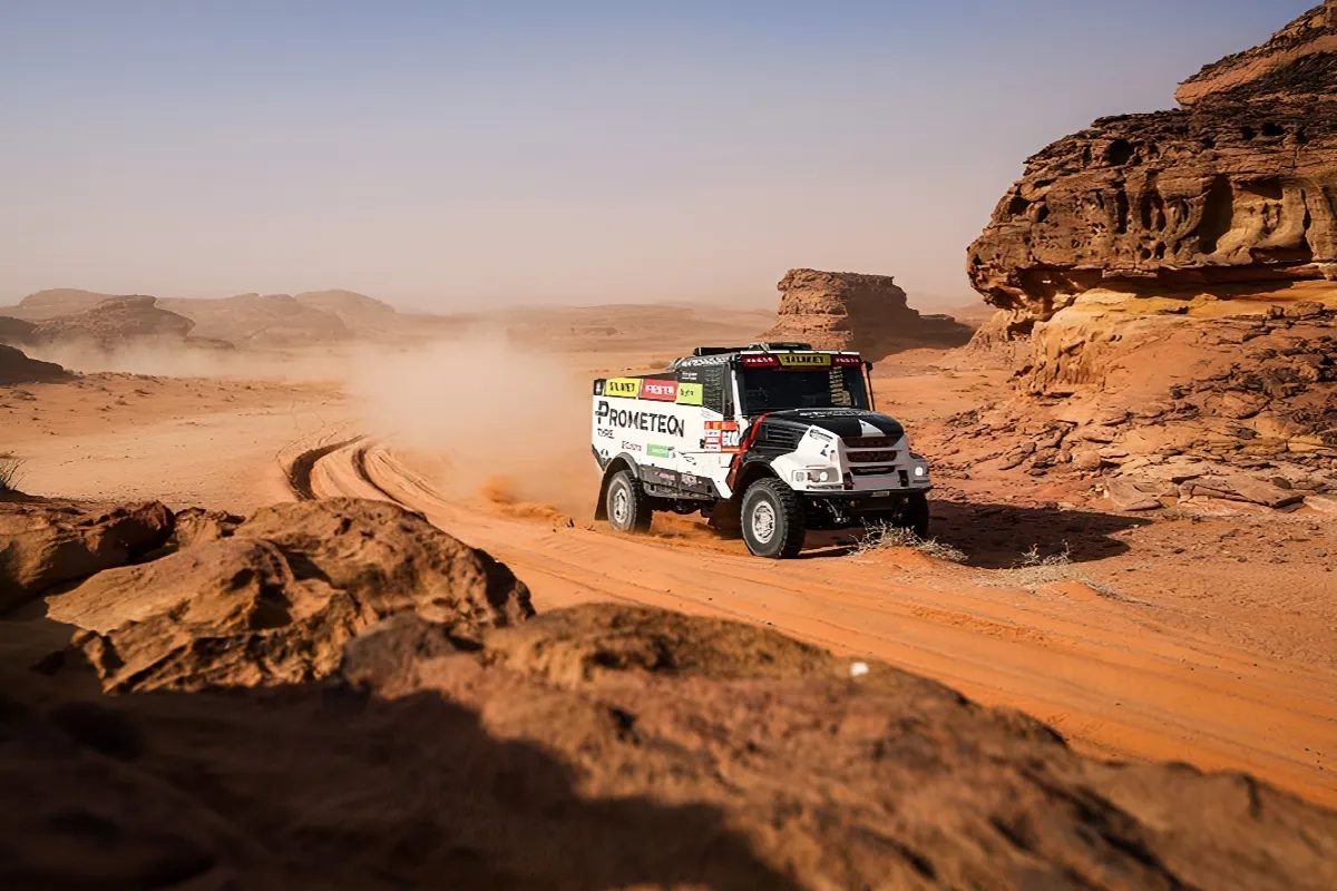 Dakar 2026 – Étape 4 : Schareina-Lategan, le coup de tonnerre du Dakar 2026
