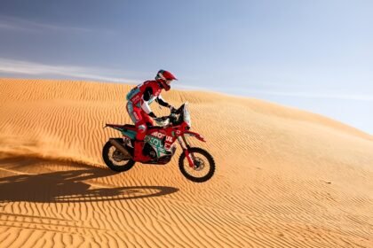 Dakar 2026 – Étape 6 : Daniel Sanders pénalisé, Brabec gagne, Al-Attiyah nouveau leader