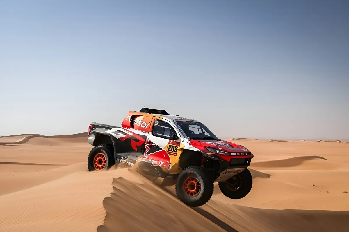 Dakar 2026 – Étape 8 : Luciano Benavides prend la tête, Variawa frappe fort en autos