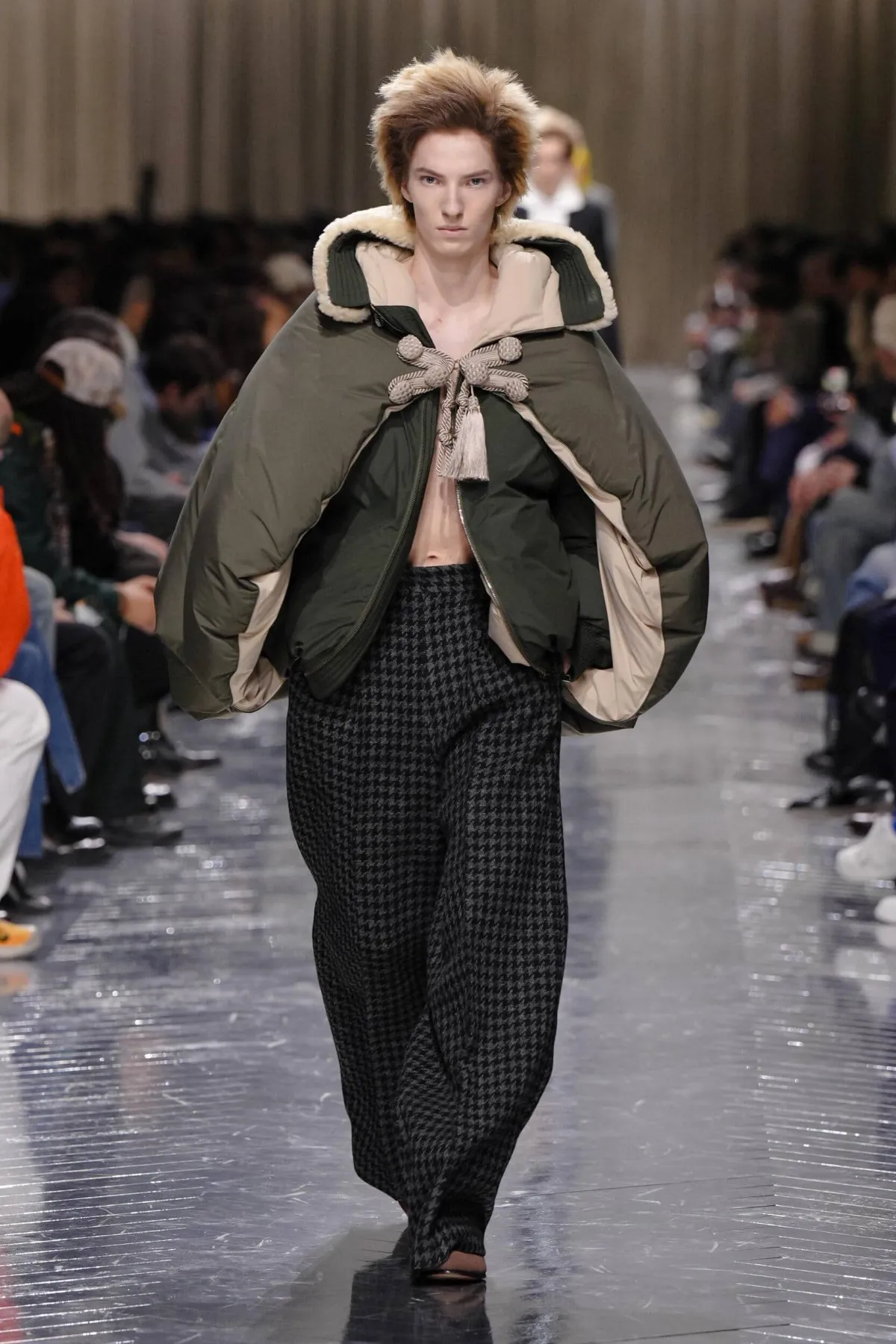 Dior Men automne 2026 : Jonathan Anderson réinvente le tailleur à l’ombre de Paul Poiret