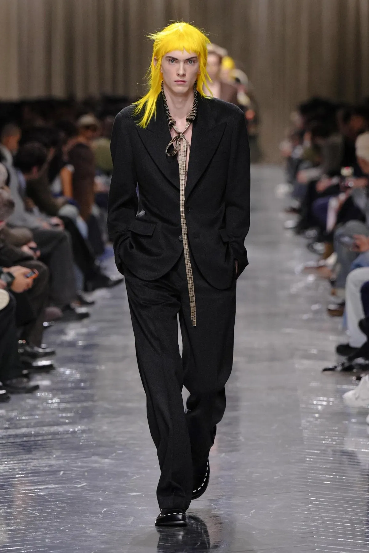 Dior Men automne 2026 : Jonathan Anderson réinvente le tailleur à l’ombre de Paul Poiret