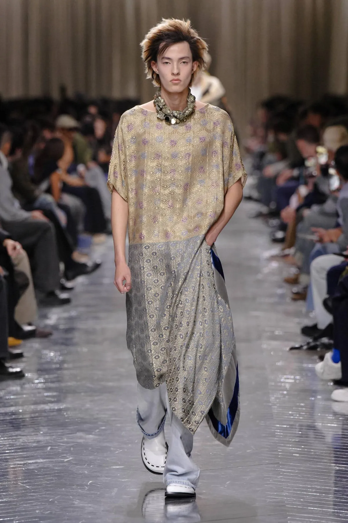 Dior Men automne 2026 : Jonathan Anderson réinvente le tailleur à l’ombre de Paul Poiret