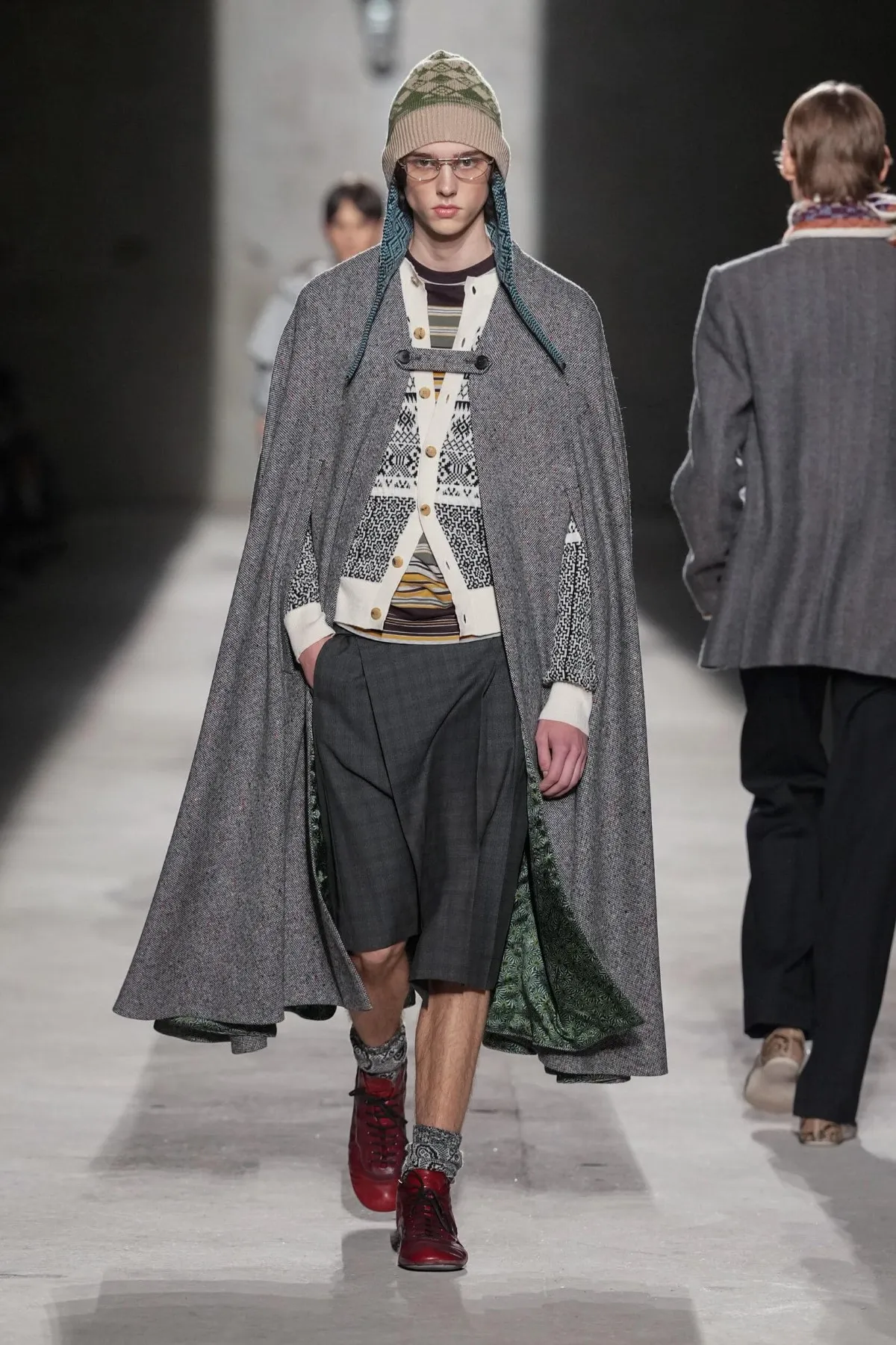 Dries Van Noten automne 2026 : Julian Klausner affirme une masculinité en construction