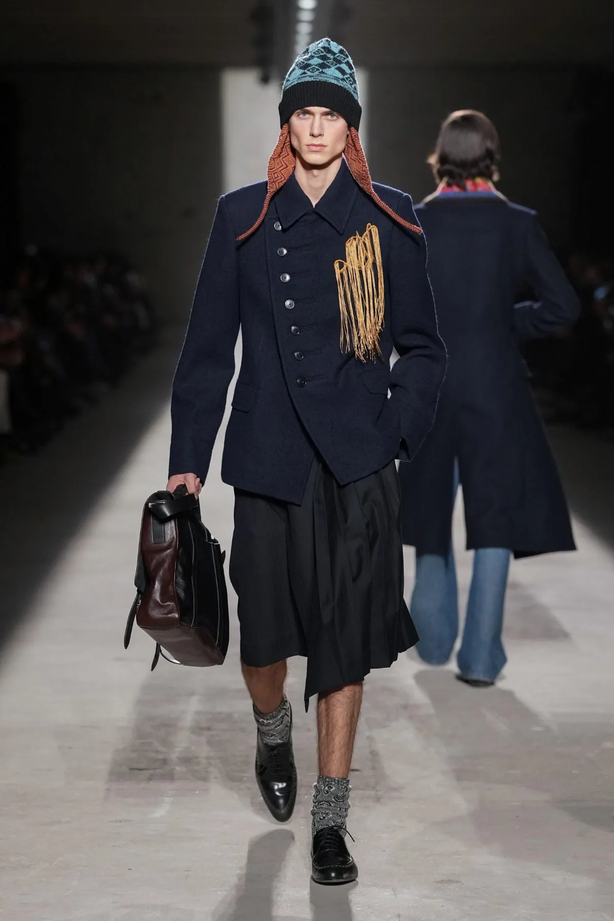 Dries Van Noten Fall Winter 2026 Paris Fashion Week 2 Dries Van Noten automne 2026 : Julian Klausner affirme une masculinité en construction