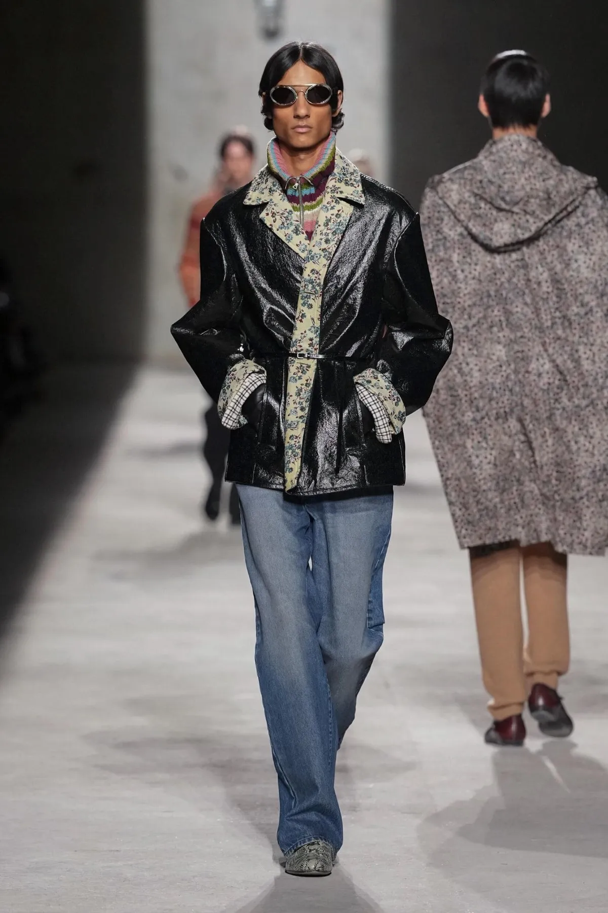 Dries Van Noten automne 2026 : Julian Klausner affirme une masculinité en construction
