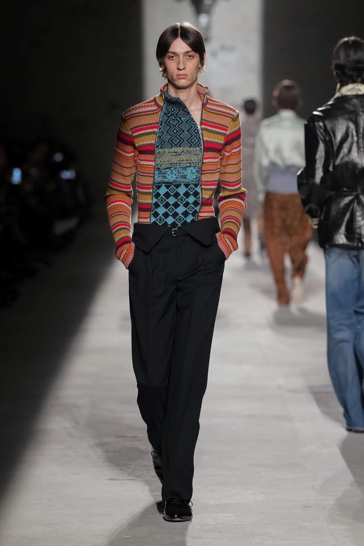 Dries Van Noten automne 2026 : Julian Klausner affirme une masculinité en construction