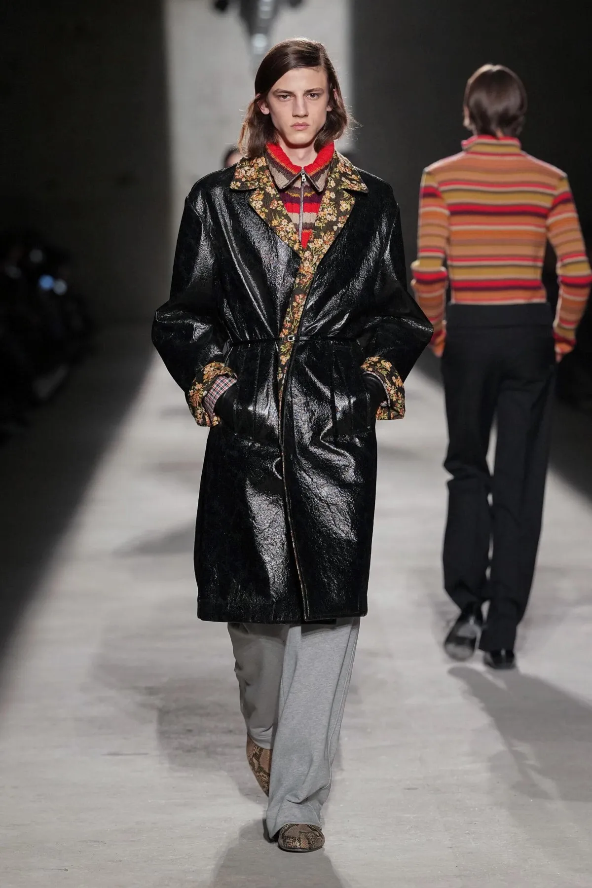 Dries Van Noten automne 2026 : Julian Klausner affirme une masculinité en construction