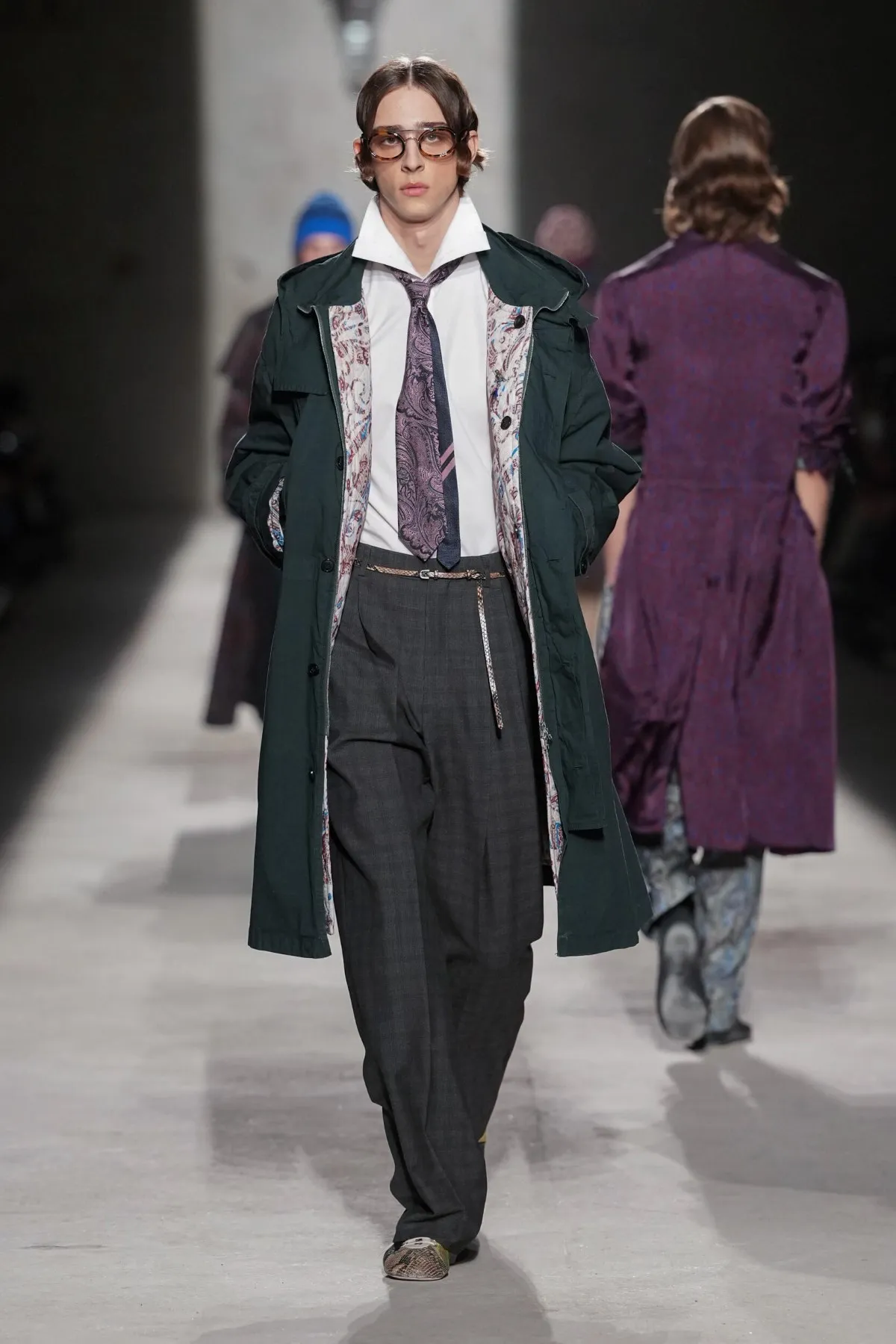 Dries Van Noten automne 2026 : Julian Klausner affirme une masculinité en construction