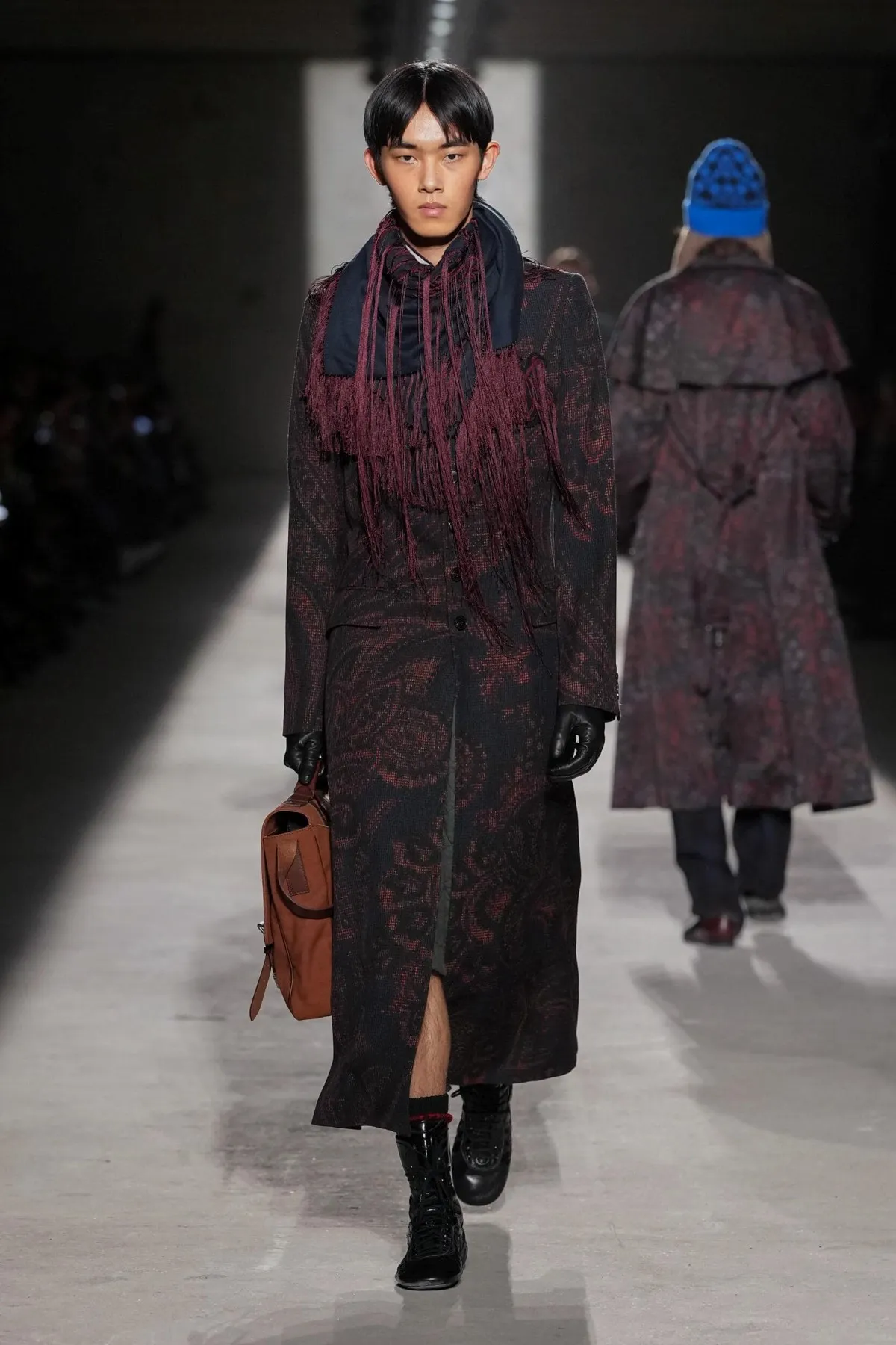 Dries Van Noten automne 2026 : Julian Klausner affirme une masculinité en construction