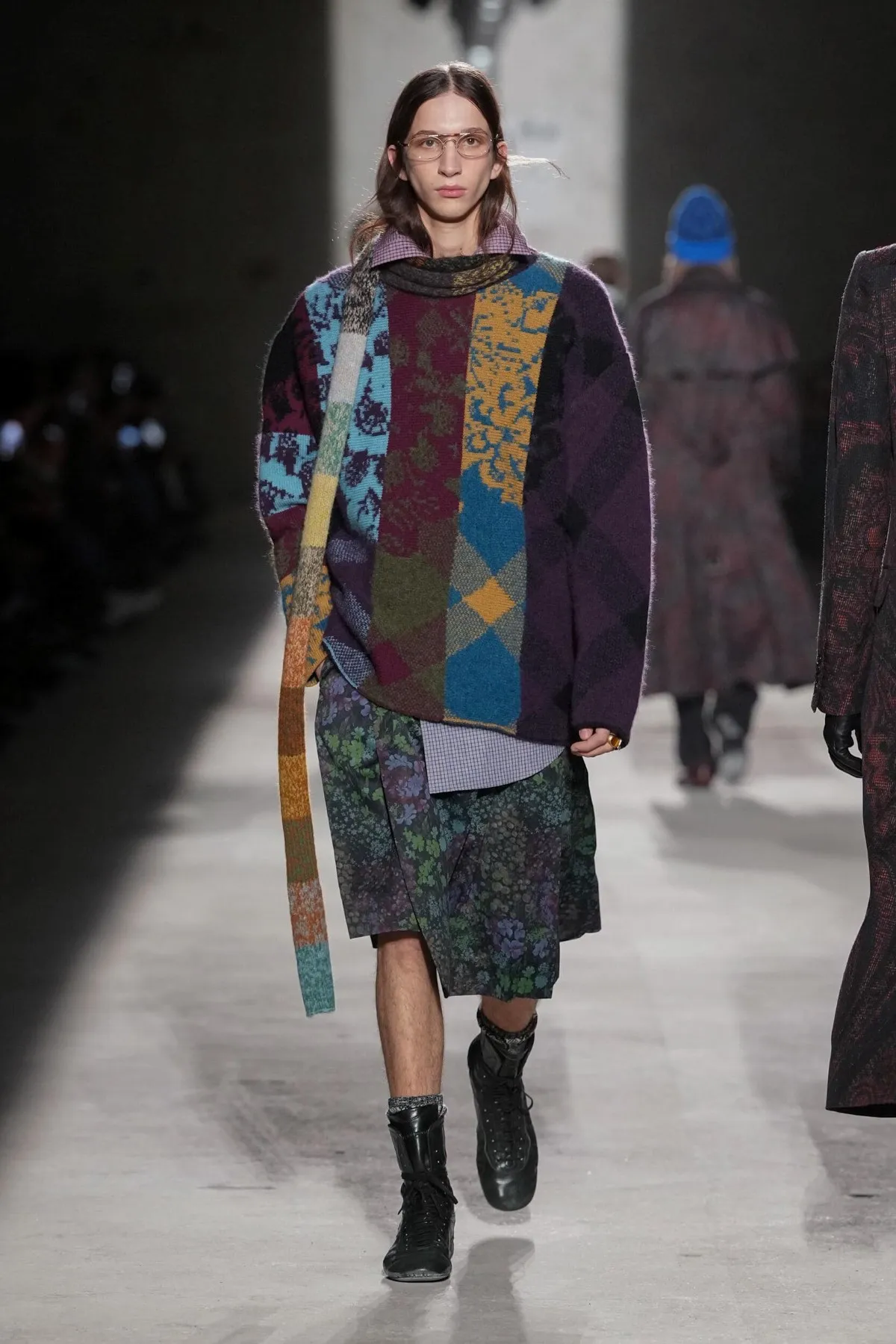 Dries Van Noten automne 2026 : Julian Klausner affirme une masculinité en construction