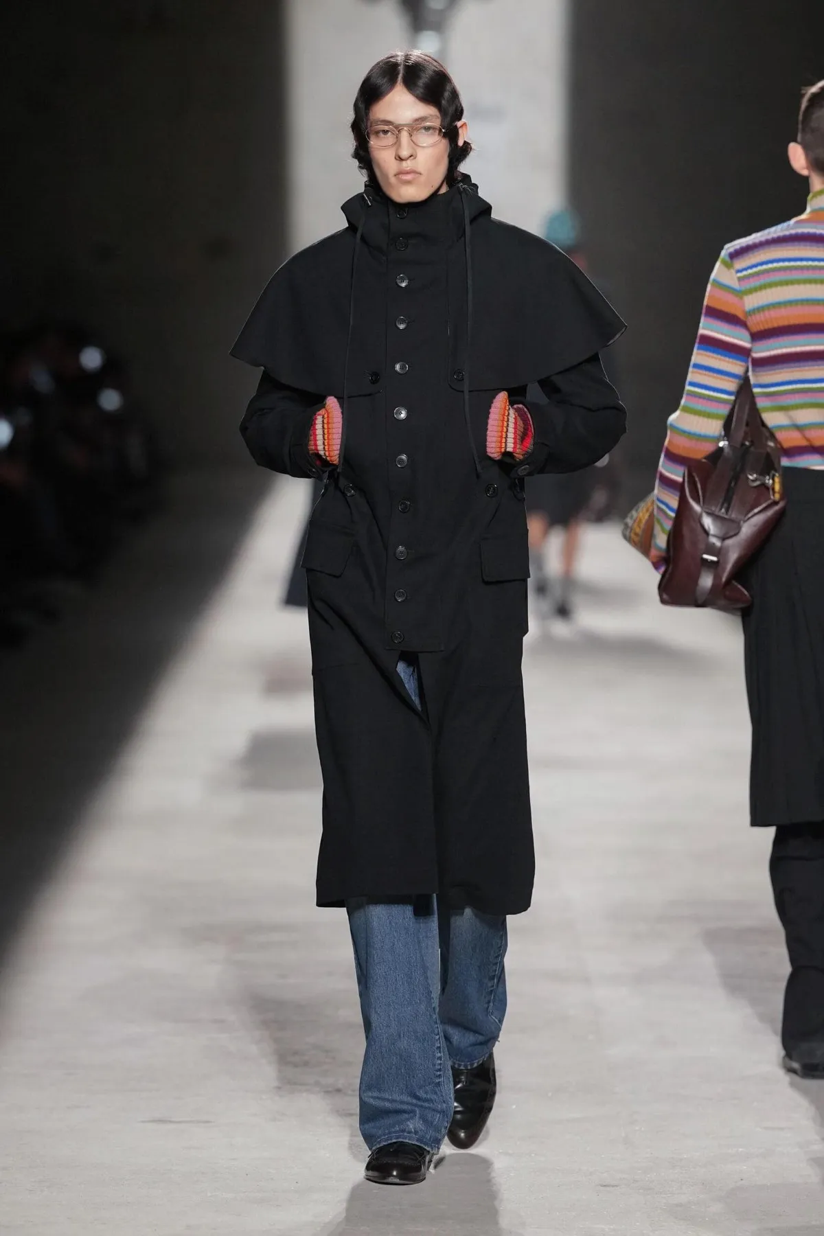 Dries Van Noten Fall Winter 2026 Paris Fashion Week 4 Dries Van Noten automne 2026 : Julian Klausner affirme une masculinité en construction