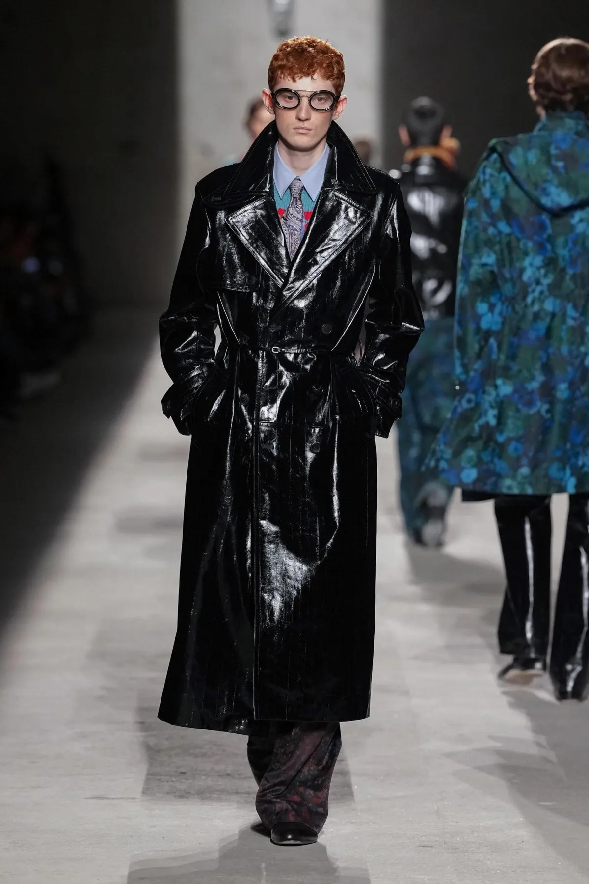 Dries Van Noten automne 2026 : Julian Klausner affirme une masculinité en construction