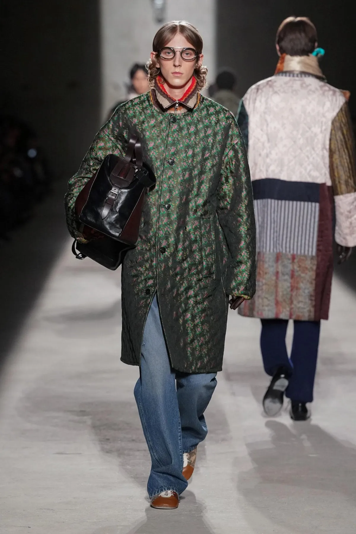 Dries Van Noten automne 2026 : Julian Klausner affirme une masculinité en construction