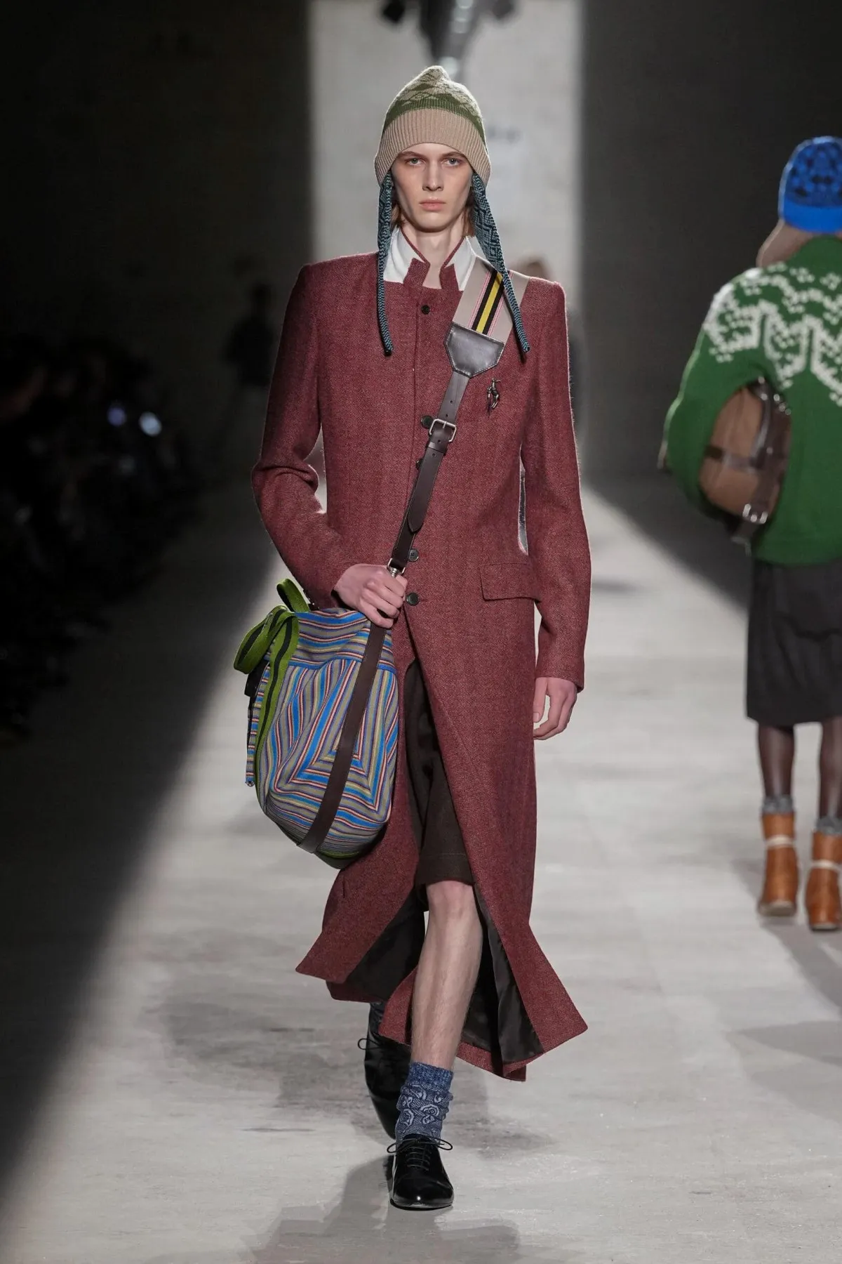 Dries Van Noten automne 2026 : Julian Klausner affirme une masculinité en construction