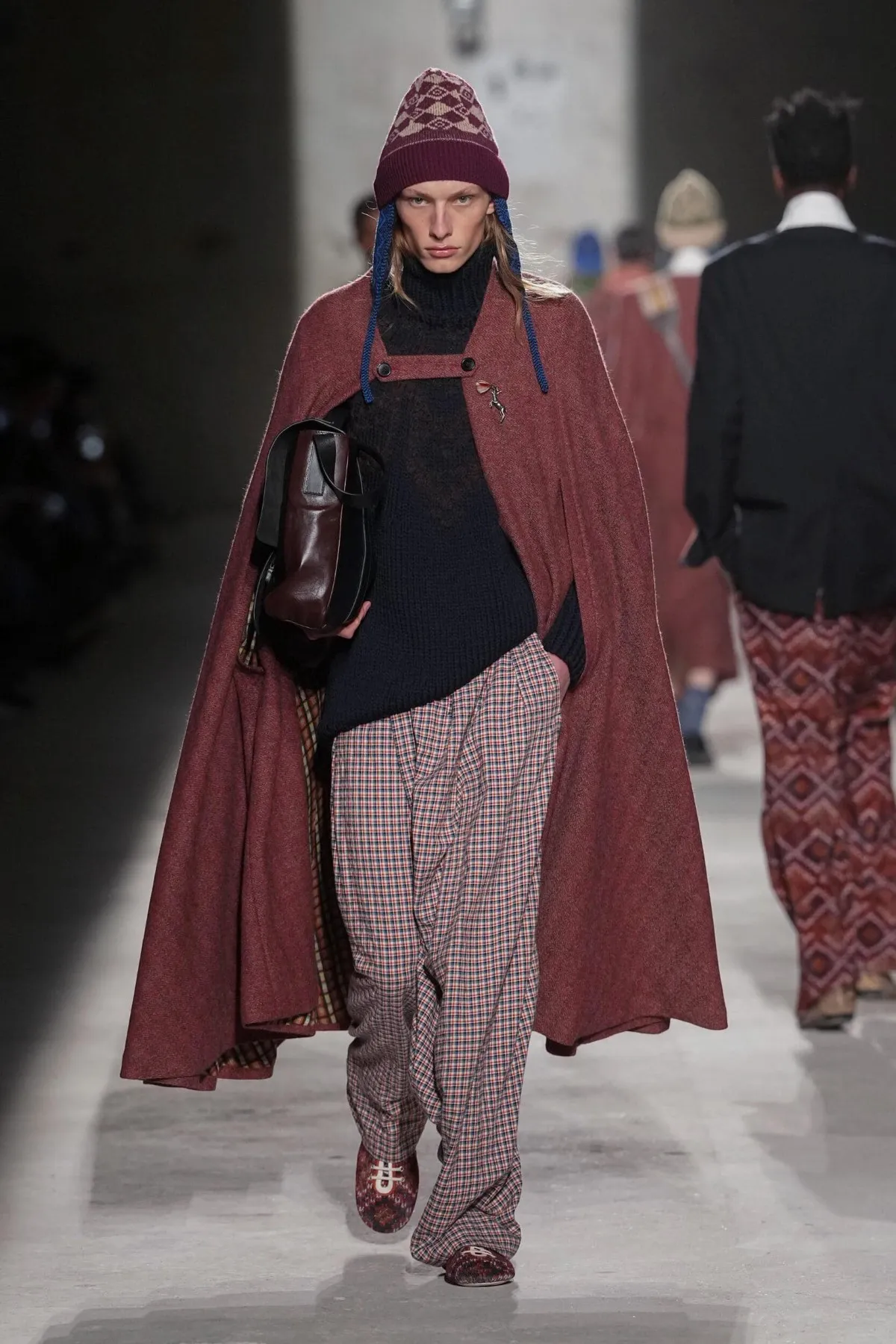 Dries Van Noten automne 2026 : Julian Klausner affirme une masculinité en construction