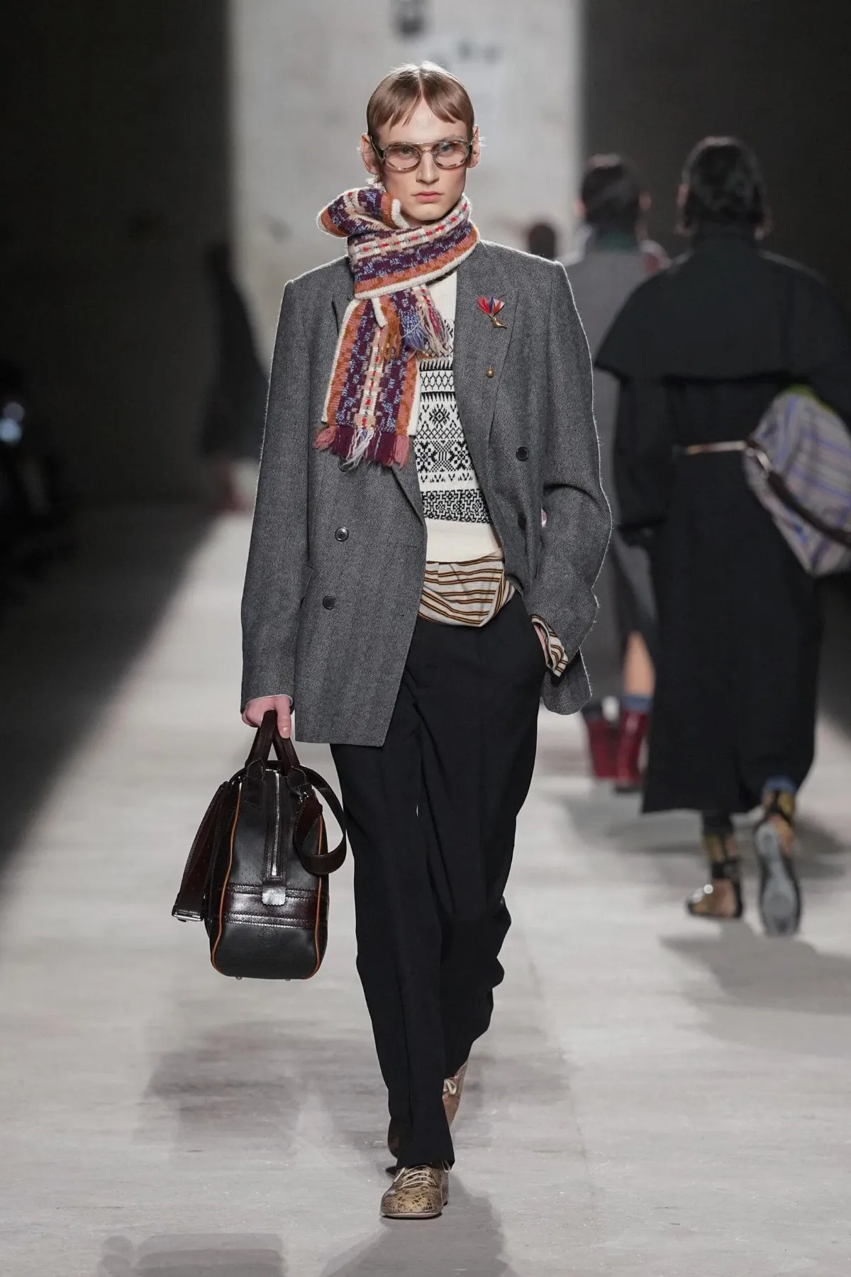 Dries Van Noten automne 2026 : Julian Klausner affirme une masculinité en construction