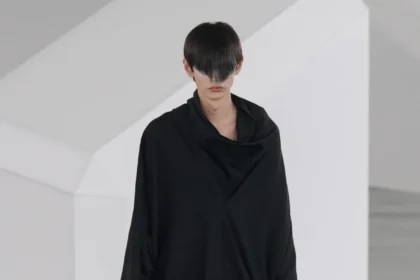 Kiko Kostadinov automne 2026 : une mode radicale, géométrique et sans superflu