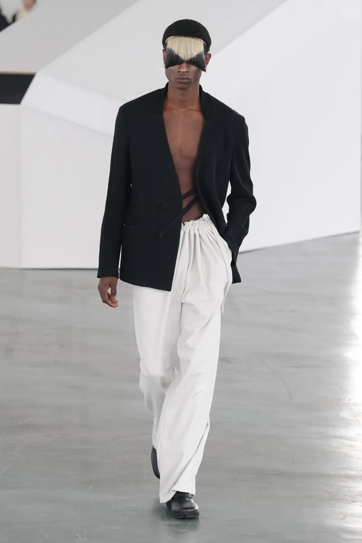 Kiko Kostadinov automne 2026 : une mode radicale, géométrique et sans superflu