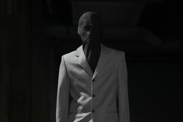 Louis-Gabriel Nouchi transforme Alien en fantasme mode pour l’automne 2026