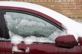 Laisser sa voiture chauffer le matin : voici pourquoi c’est une erreur