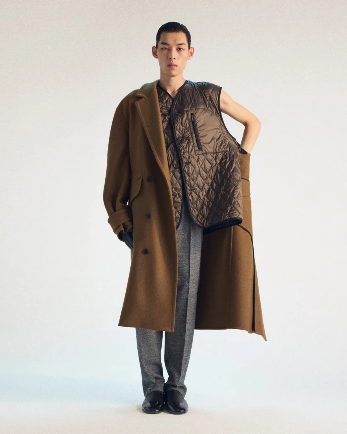 LANVIN célèbre 100 ans de vestiaire masculin avec la collection automne 2026 de Peter Copping