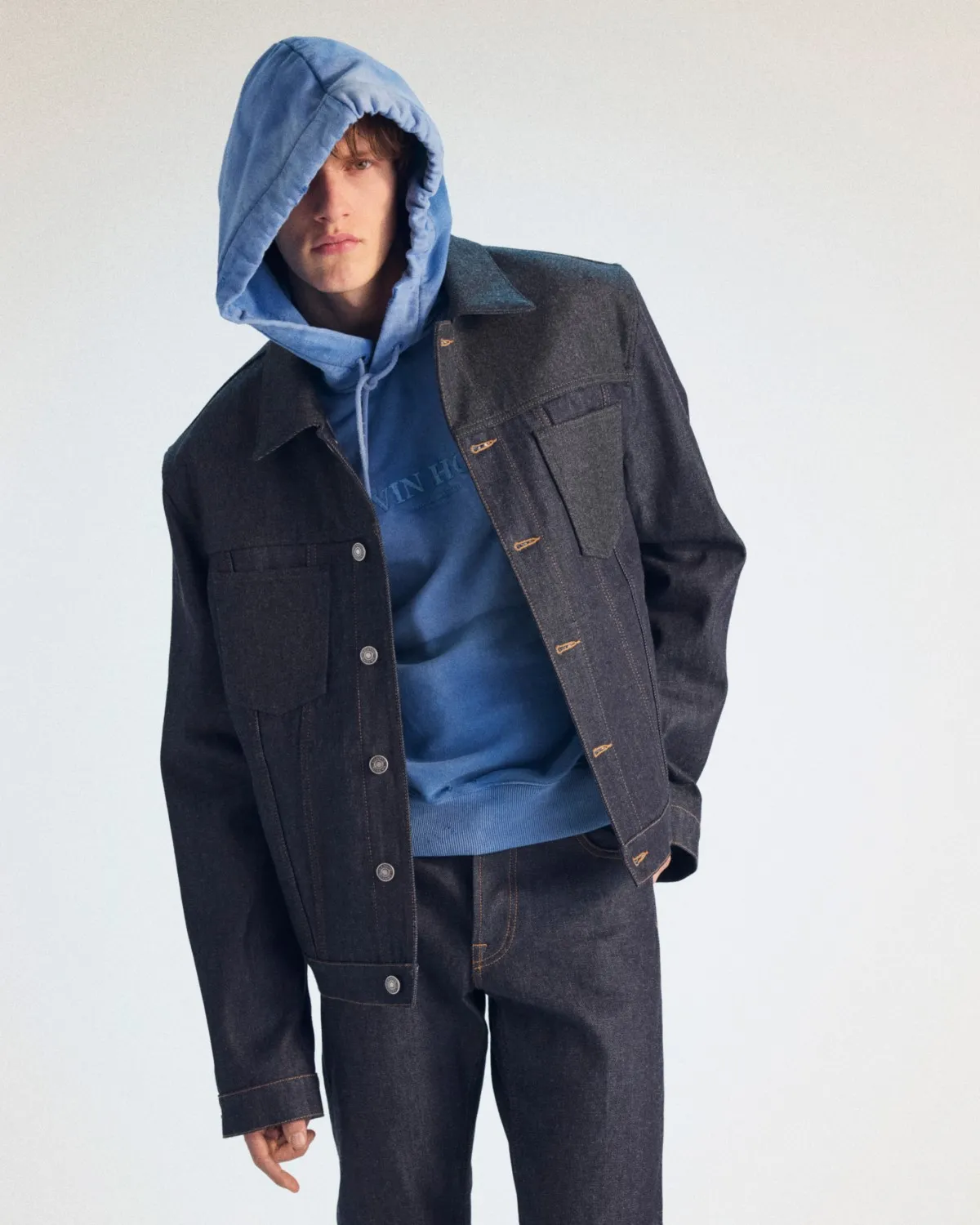 LANVIN célèbre 100 ans de vestiaire masculin avec la collection automne 2026 de Peter Copping