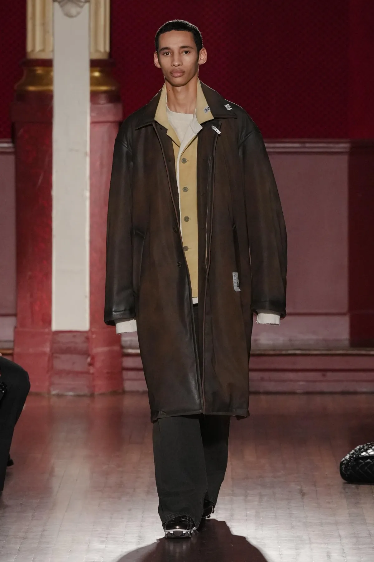 Maison MIHARA YASUHIRO automne 2026 : la déconstruction comme manifeste anti-quiet luxury