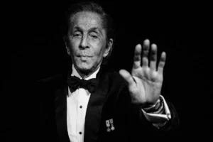 Valentino Garavani, le dernier empereur de la haute couture italienne, s’éteint à 93 ans