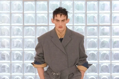 À Milan, PRONOUNCE atteint sa maturité avec une collection automne 2026 architecturale