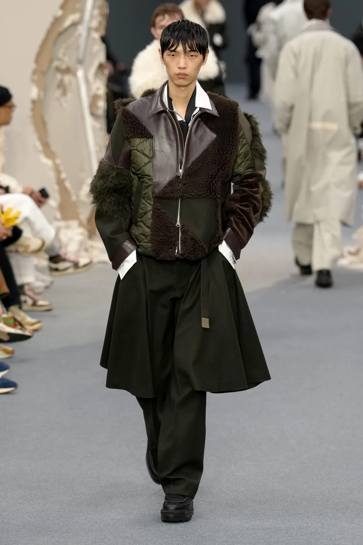 sacai automne 2026 : Chitose Abe brise les codes du vestiaire masculin