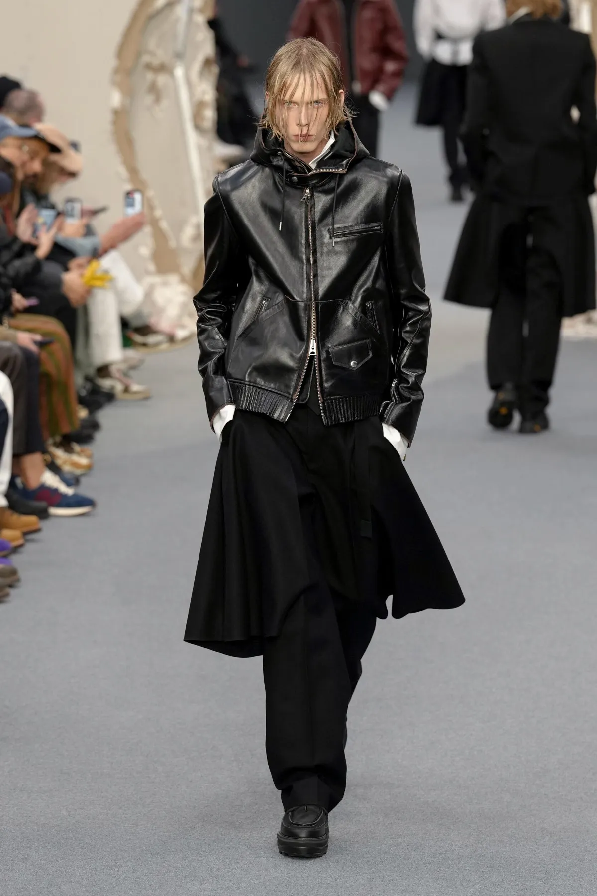 sacai automne 2026 : Chitose Abe brise les codes du vestiaire masculin