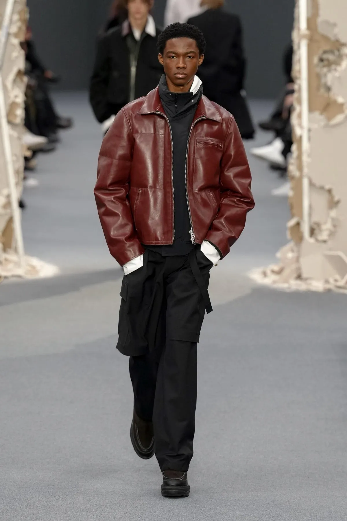 sacai automne 2026 : Chitose Abe brise les codes du vestiaire masculin