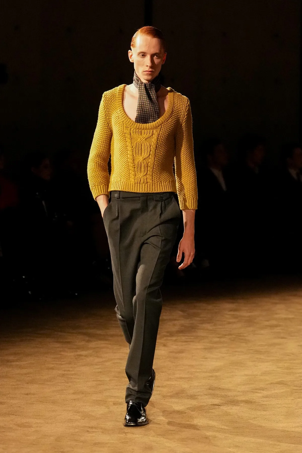 SAINT LAURENT automne 2026 homme : Anthony Vaccarello explore la masculinité en clair-obscur