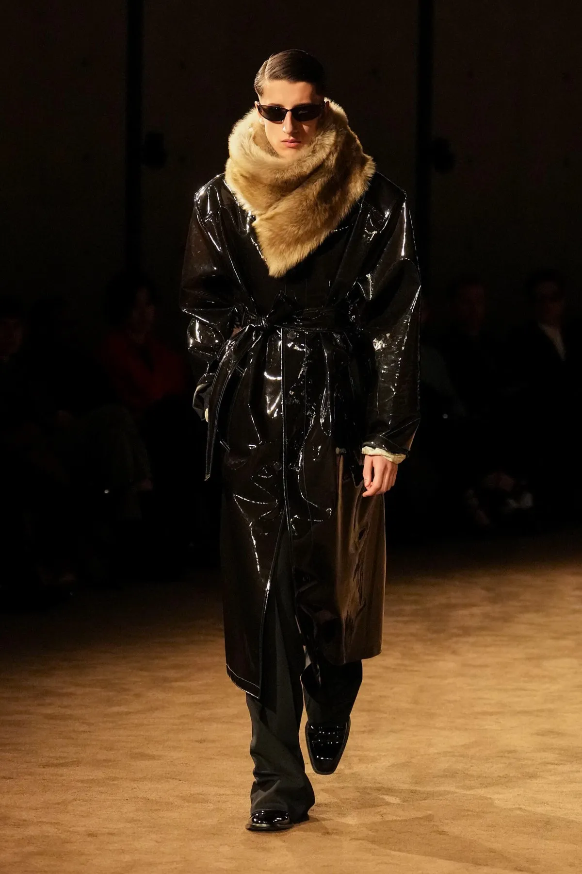 SAINT LAURENT automne 2026 homme : Anthony Vaccarello explore la masculinité en clair-obscur