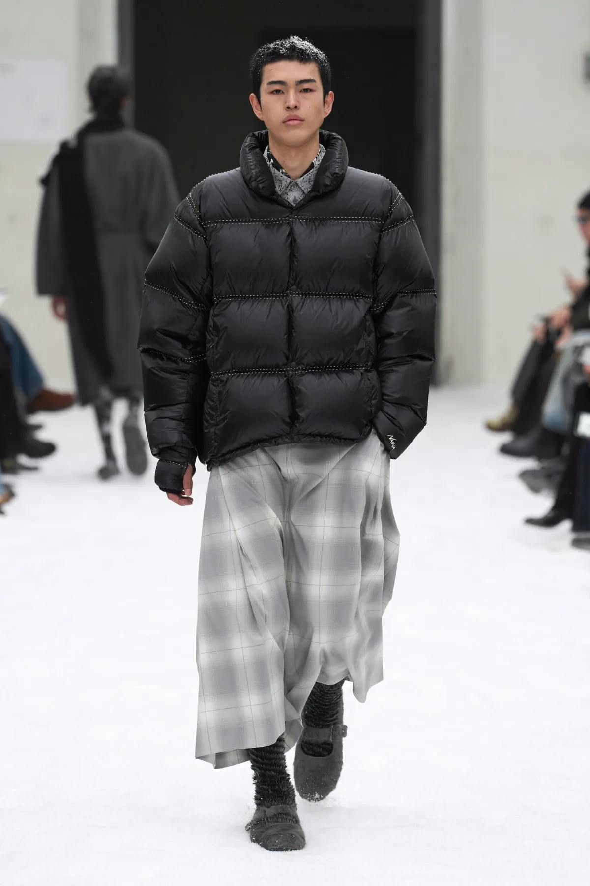 À Pitti Uomo, SHINYAKOZUKA fait tomber la neige japonaise sur l’Europe