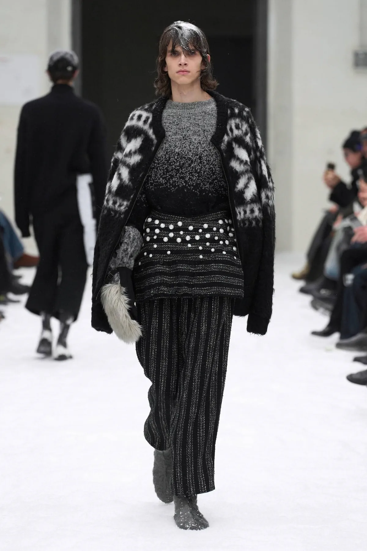 À Pitti Uomo, SHINYAKOZUKA fait tomber la neige japonaise sur l’Europe