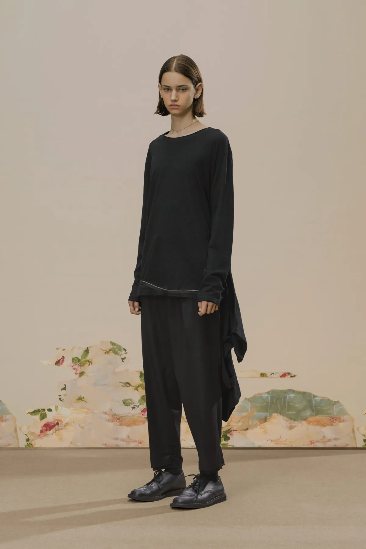 UNDERCOVER automne 2026 : Jun Takahashi plonge dans le noir avec Cindy Sherman