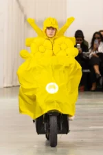 Walter Van Beirendonck Automne 2026 : manifeste de jeunesse rebelle entre art brut et tailoring