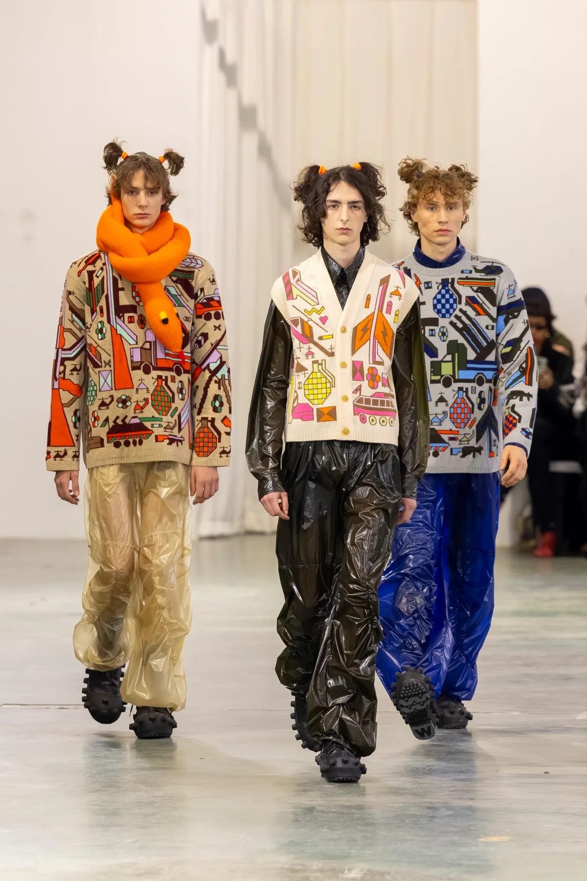 Walter Van Beirendonck Automne 2026 : manifeste de jeunesse rebelle entre art brut et tailoring