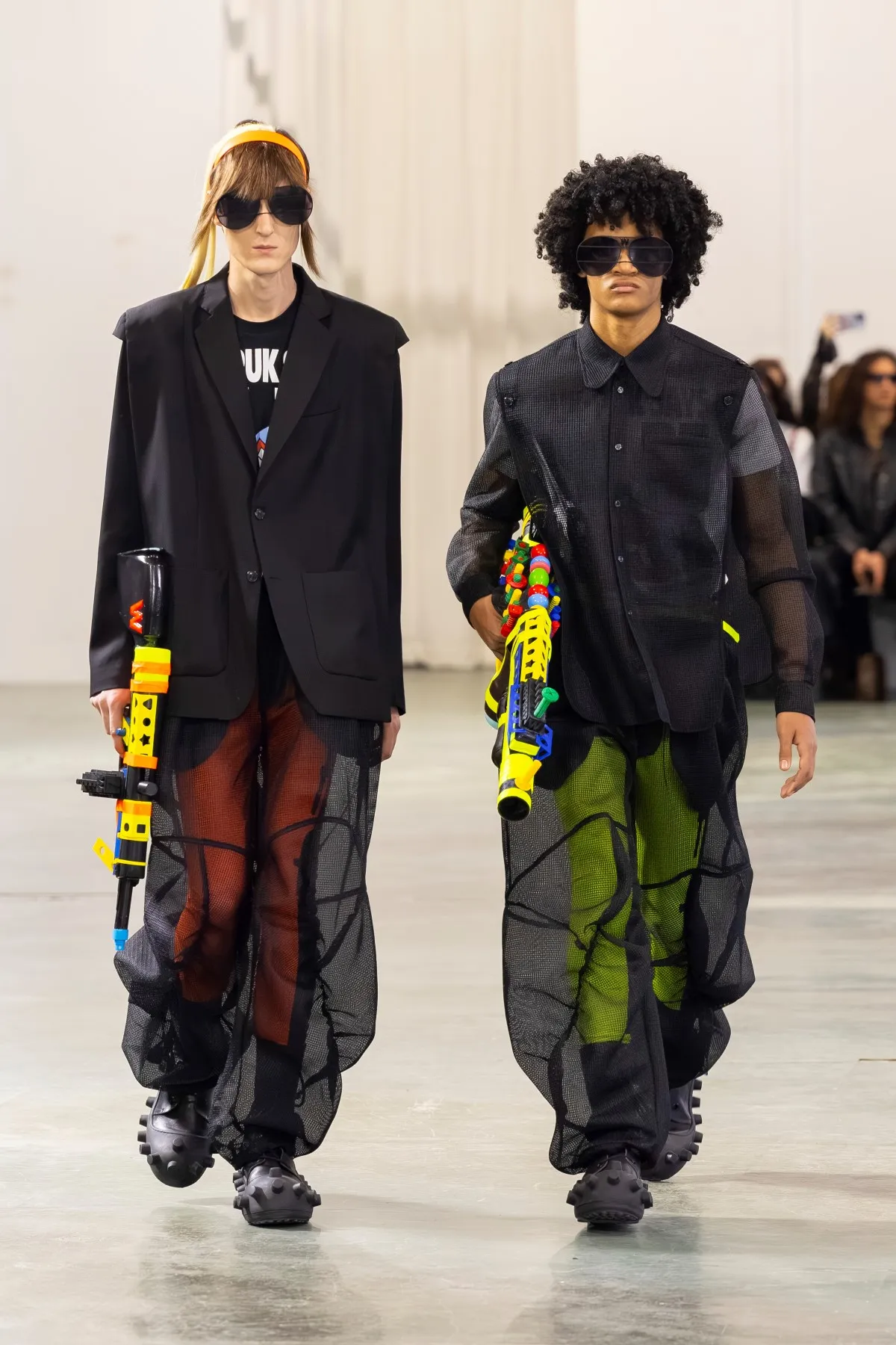 Walter Van Beirendonck Automne 2026 : manifeste de jeunesse rebelle entre art brut et tailoring