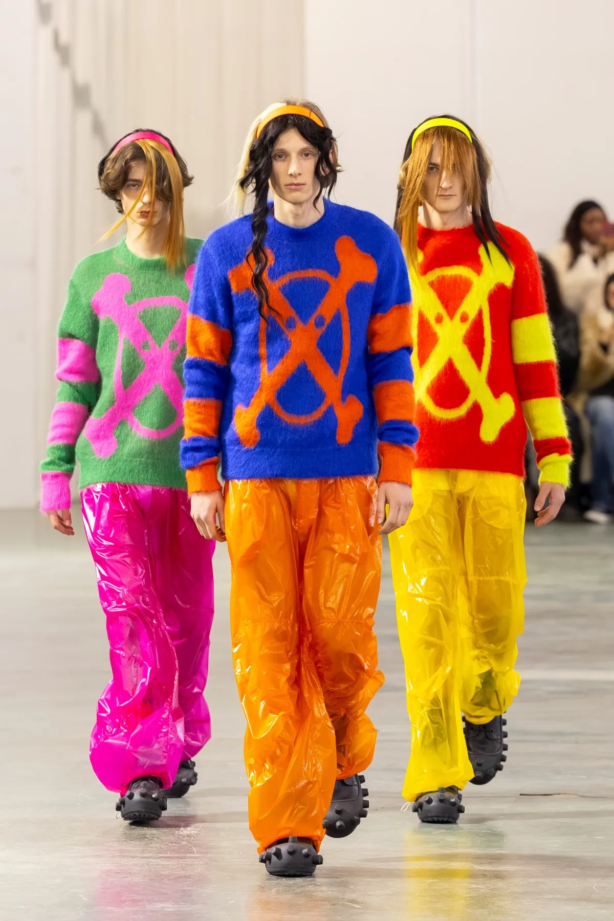 Walter Van Beirendonck Automne 2026 : manifeste de jeunesse rebelle entre art brut et tailoring