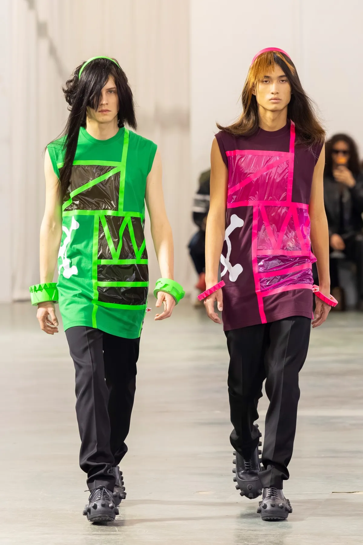 Walter Van Beirendonck Automne 2026 : manifeste de jeunesse rebelle entre art brut et tailoring