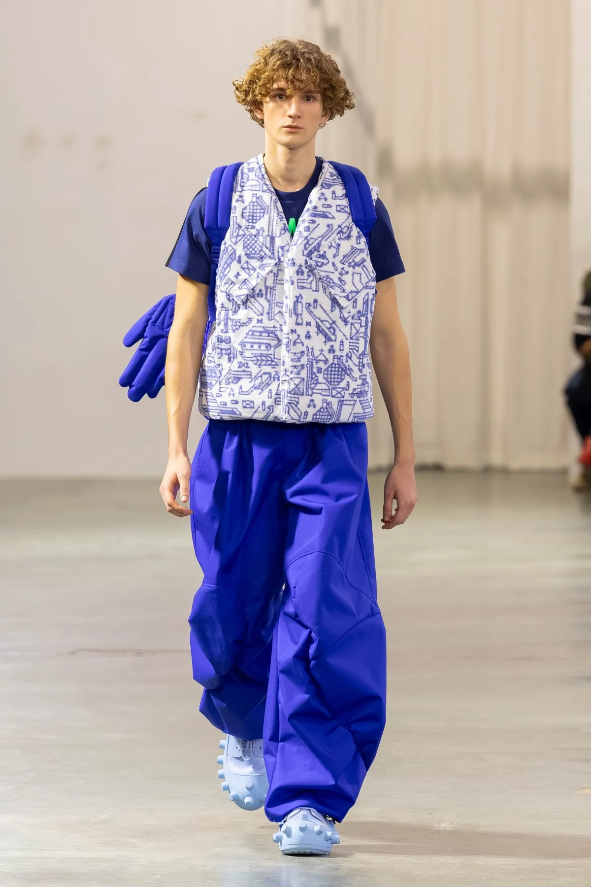 Walter Van Beirendonck Automne 2026 : manifeste de jeunesse rebelle entre art brut et tailoring