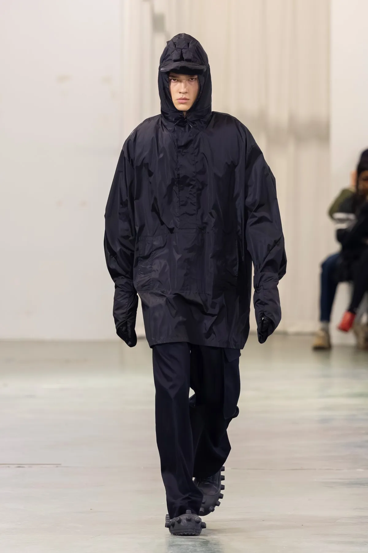 Walter Van Beirendonck Automne 2026 : manifeste de jeunesse rebelle entre art brut et tailoring