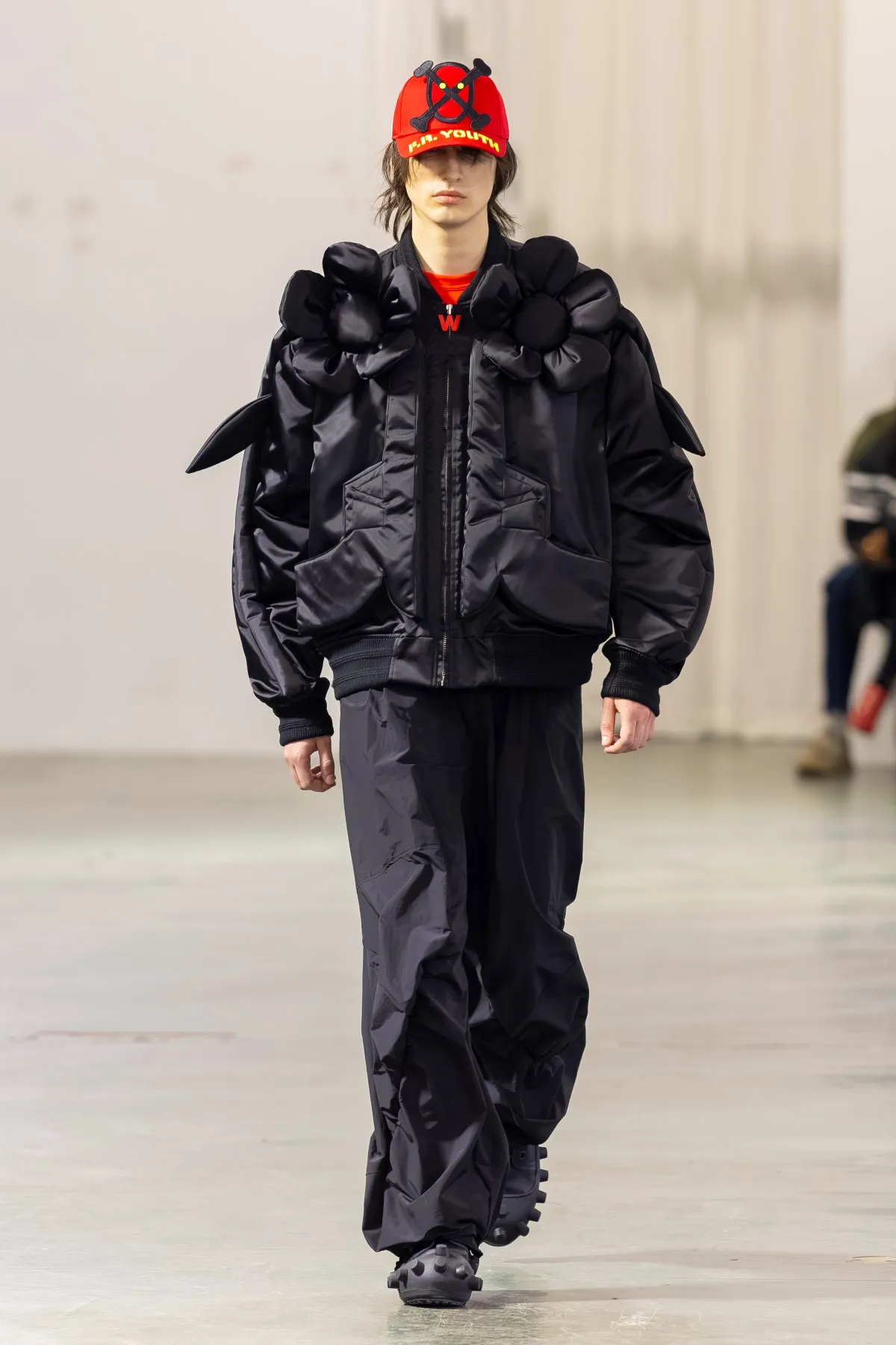 Walter Van Beirendonck Automne 2026 : manifeste de jeunesse rebelle entre art brut et tailoring